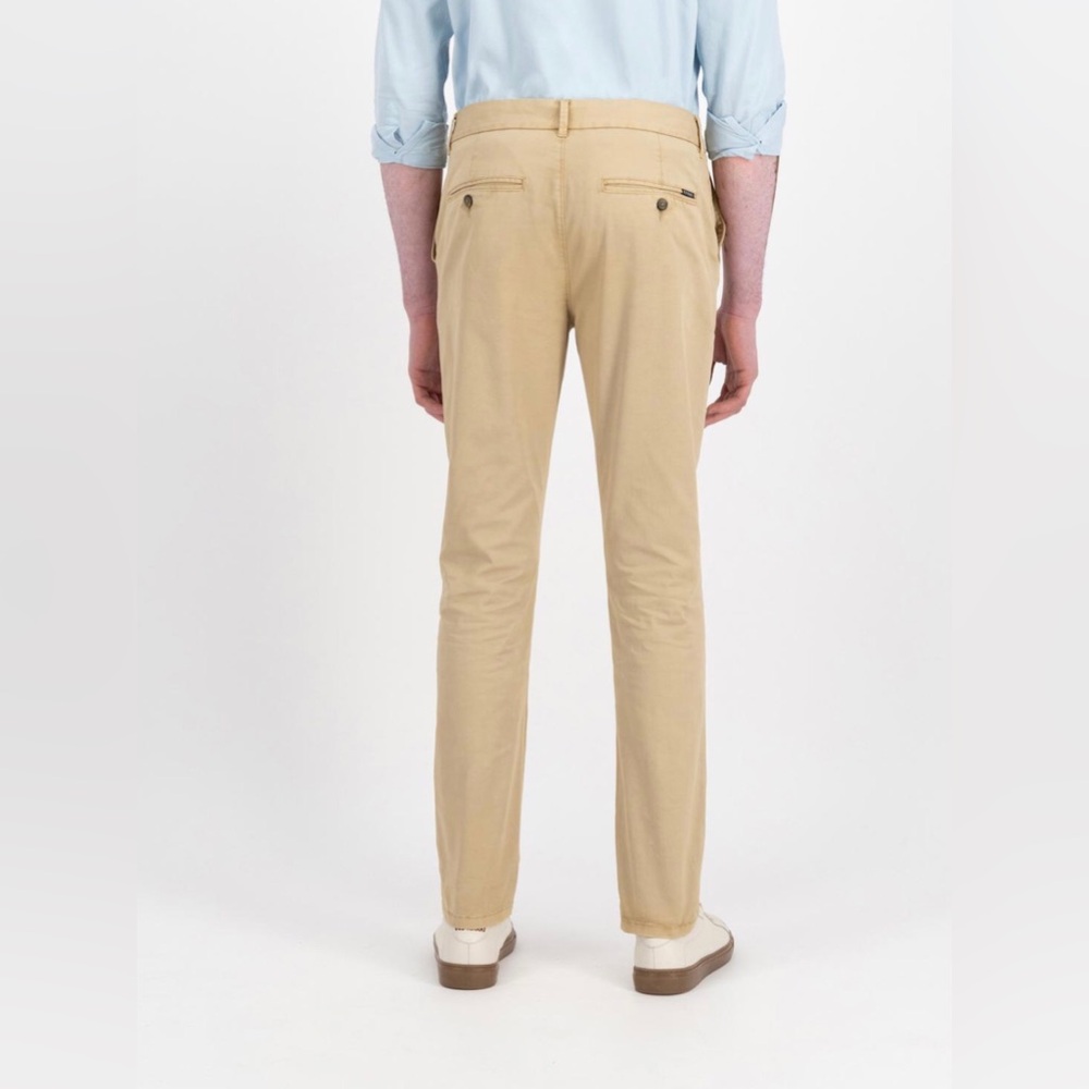 The best KHAKIS  you might ever wear